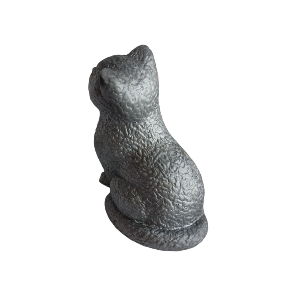 Cute hand poured resin cat