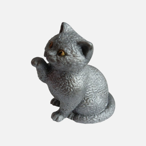 Cute hand poured resin cat